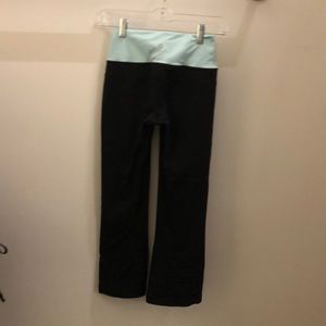 lululemon athletica Pants - Lululemon black & blue crop pant sz 2 71382 lululemon athletica Pants - Lululemon black & blue crop pant sz 2 71382